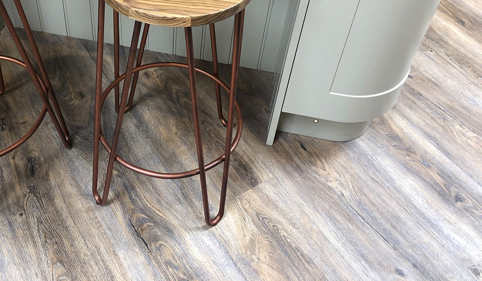 Wood effect vinyl with modern stools in a kitchen