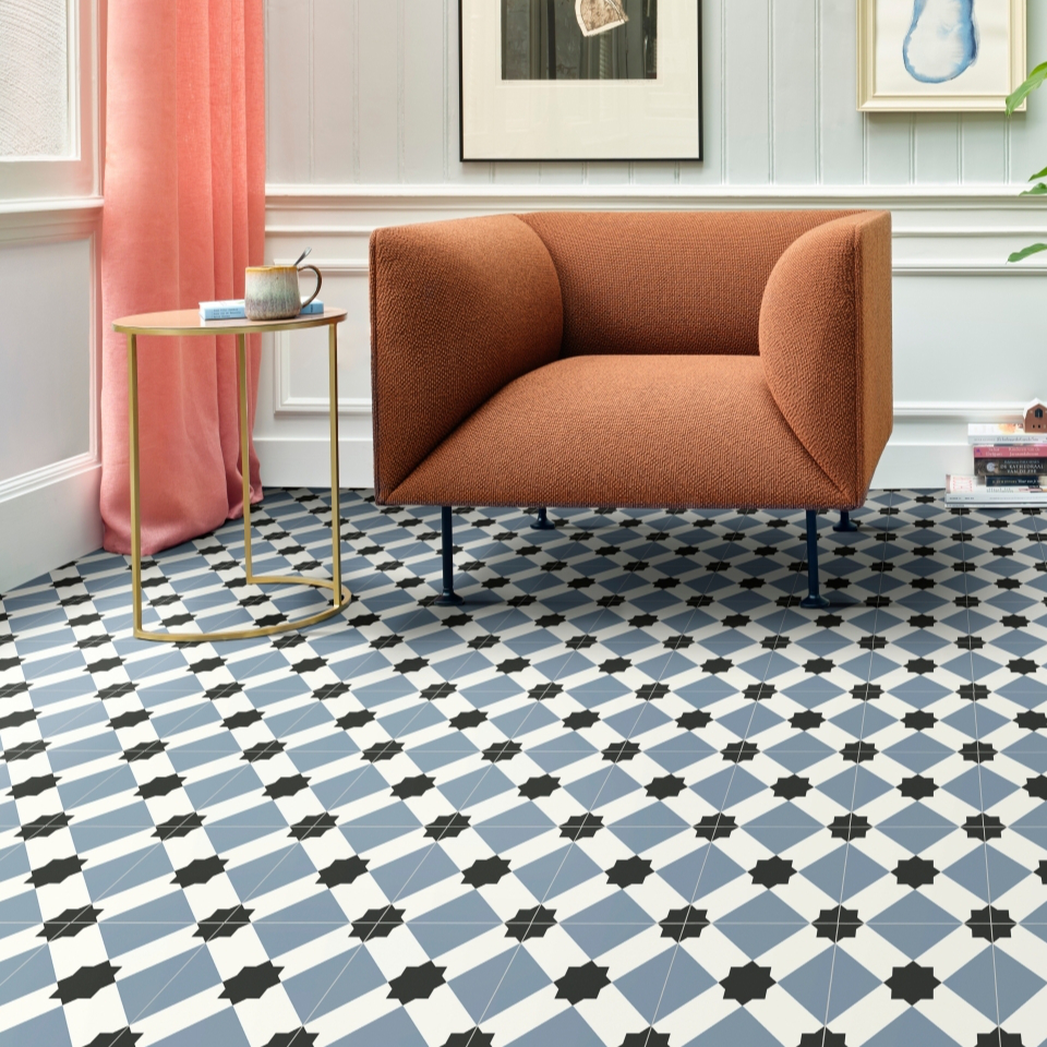 Feature step Estrella T76 vinyl in a spacious room with an armchair and sidetable