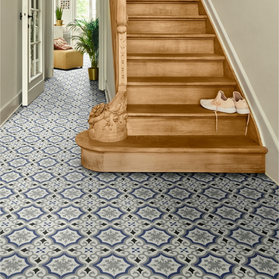 Feature step Evora 573 vinyl in a hallway with wooden staircase
