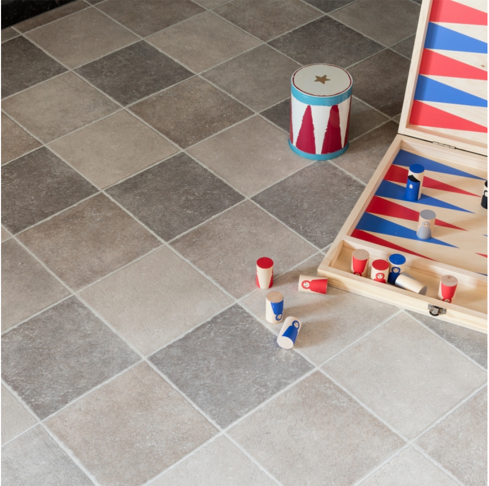 Super step Pompei D 592 vinyl with toys scattered around