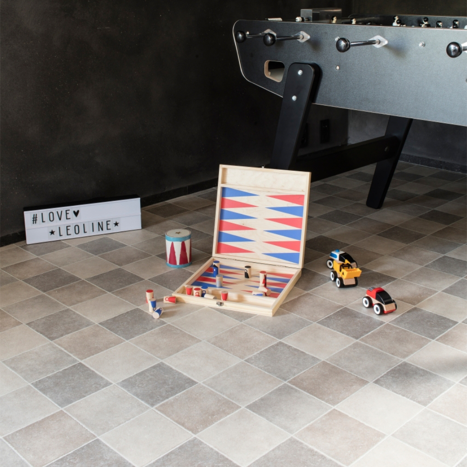Super step Pompei D 592 vinyl with toys zoomed out